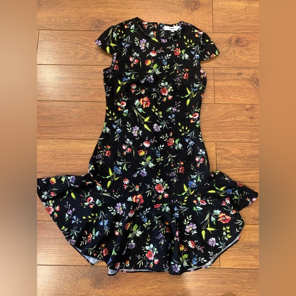 Cap sleeve floral dress with peplum hem - Picture 2 of 3